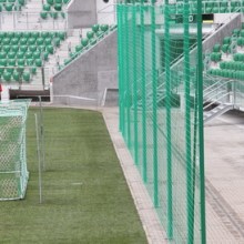 Сетка заградительная за воротами